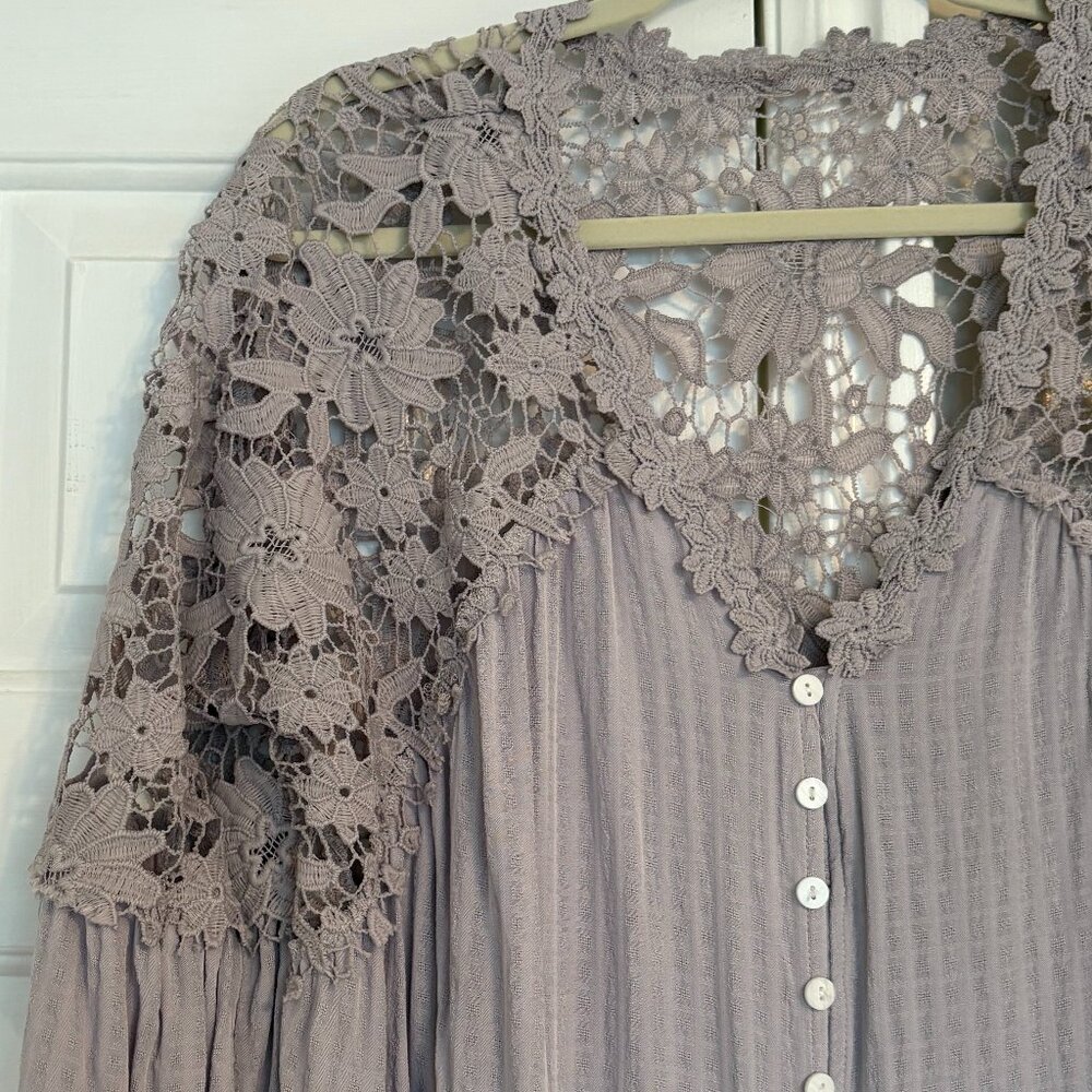 New! Never worn Grey Lace Top - M - Picture 2 of 5